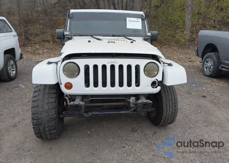 2013 Jeep Wrangler Unlimited Sahara z USA, uszkodzony, nr VIN 1C4HJWEG6DL693380